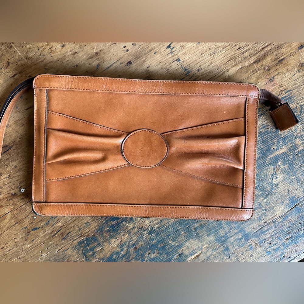 Vintage leather clutch. Beautiful, original leather clutch, no brand.
